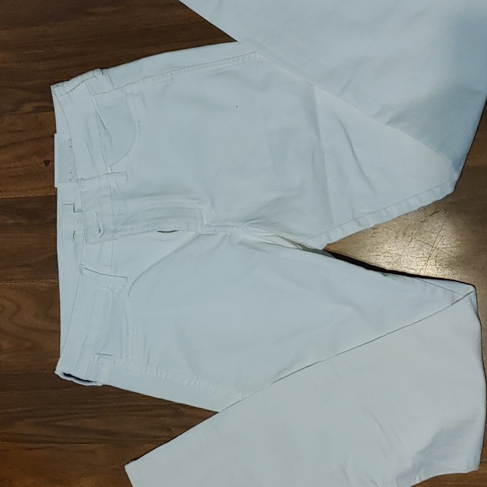 White skinny jeans